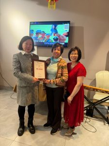 Volunteer Appreciation Award presented by CHIC Chairman Professor Shu Ling Tan
